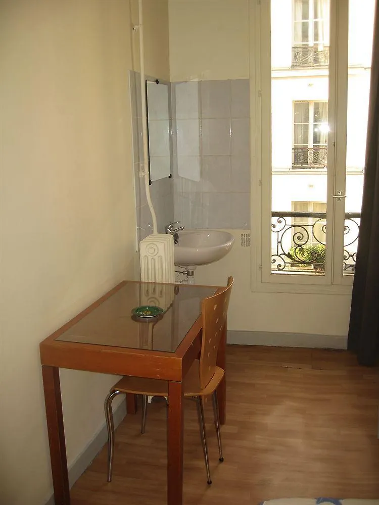 Au Royal Mad Hotel Paris