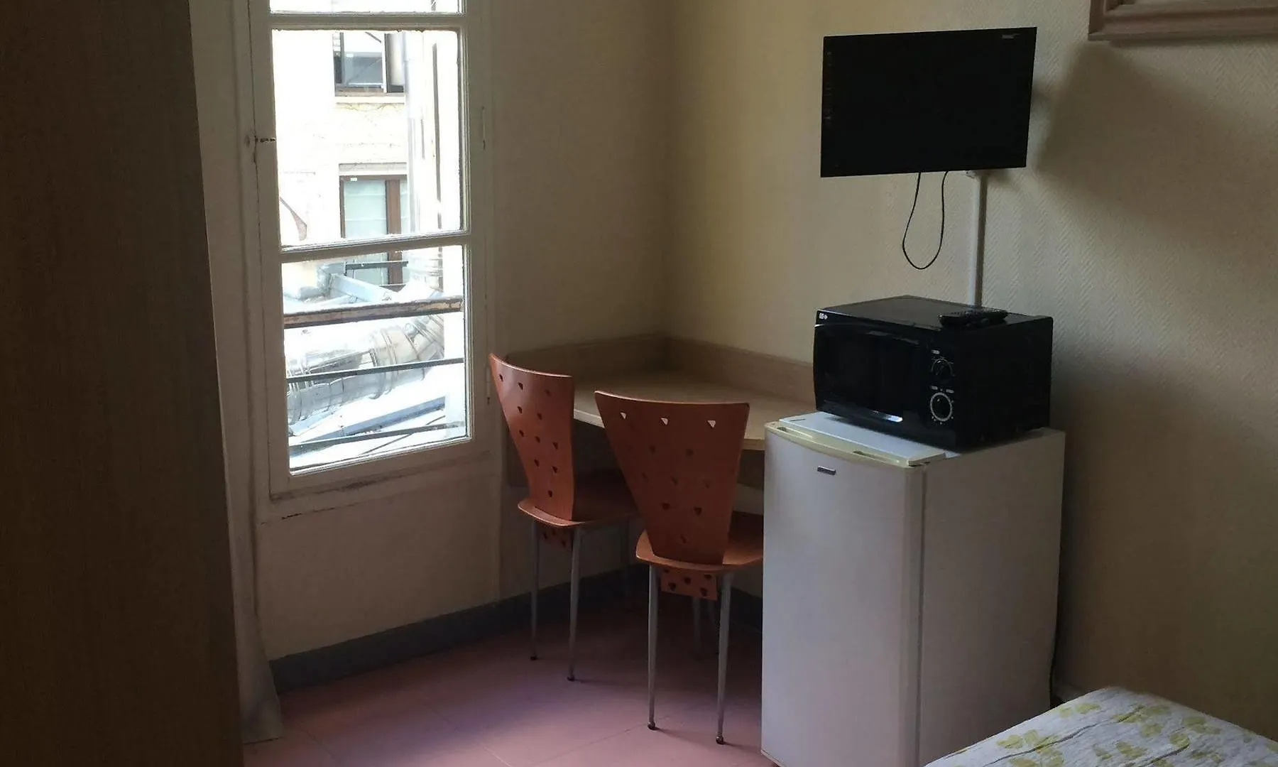 Au Royal Mad Hotel Paris 3*,  França